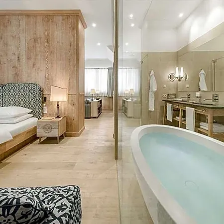 Hotel Hochschober 4*